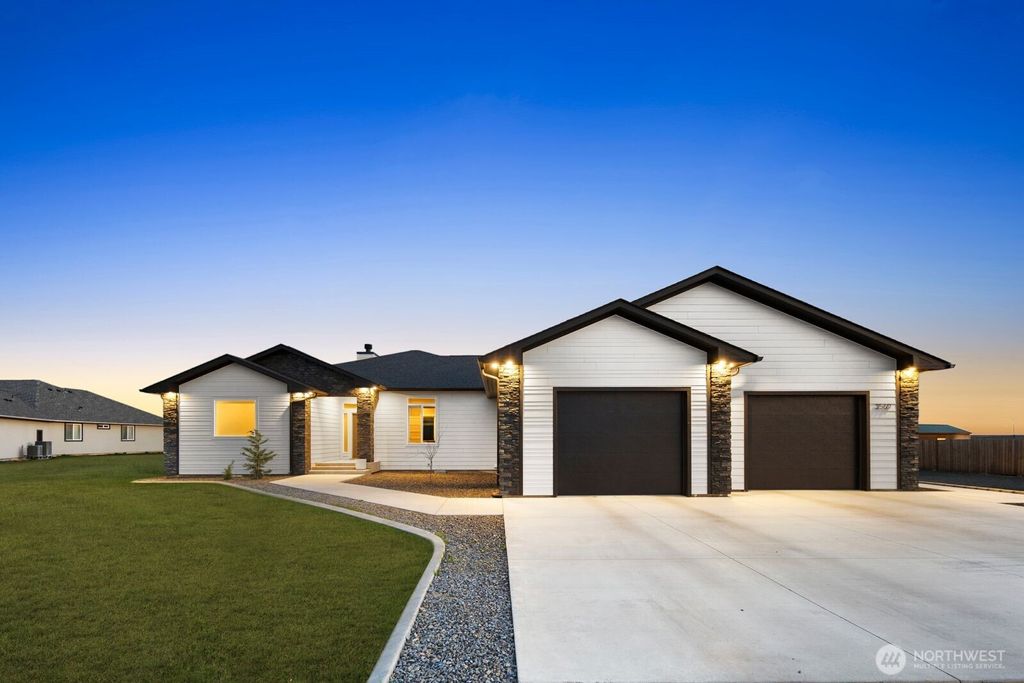 Photo of 3569 Road 7.8 NE, Moses Lake, WA 98837 (MLS # 2495707)