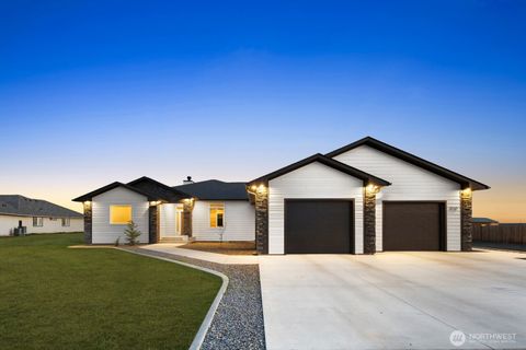 Photo of 3569 Road 7.8 NE, Moses Lake, WA 98837 (MLS # 2495707)