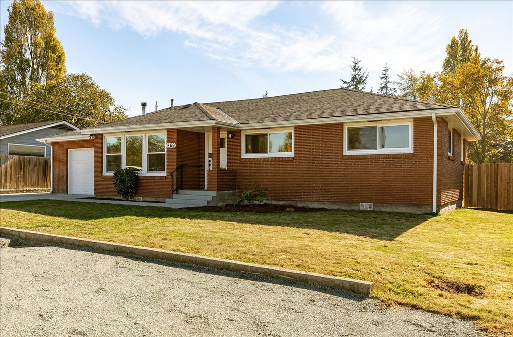 Photo of 569 SE 6TH Avenue, Oak Harbor, WA 98277 (MLS # 2595336)