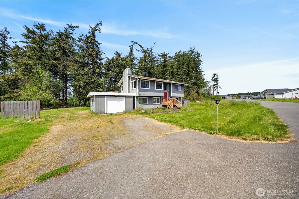 Photo of 945 Walker Avenue, Oak Harbor, WA 98277 (MLS # 2516031)