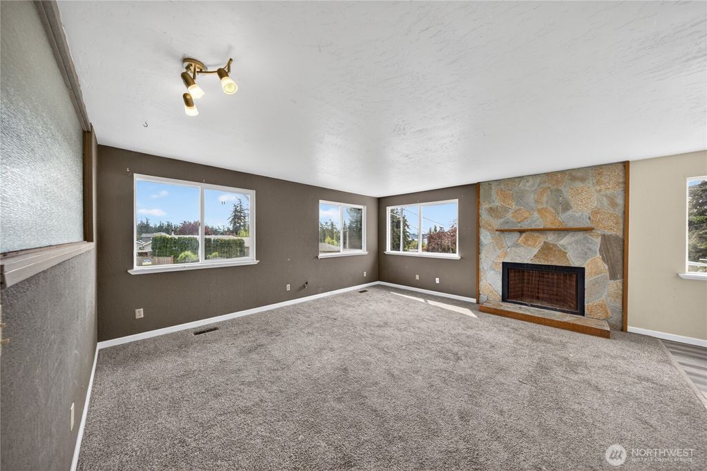 Photo of 945 Walker Avenue, Oak Harbor, WA 98277 (MLS # 2516031)