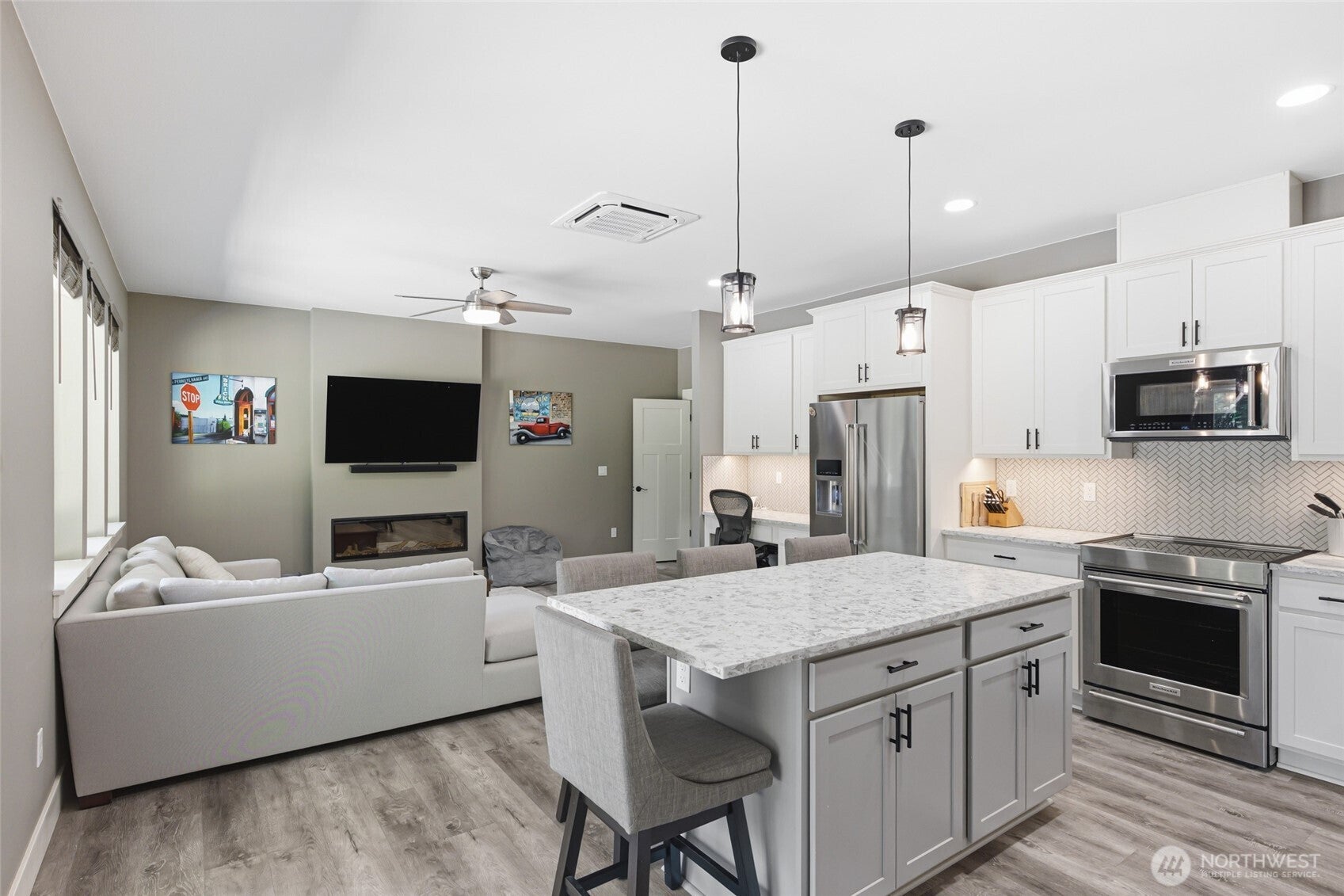 811 Wadsworth Loop