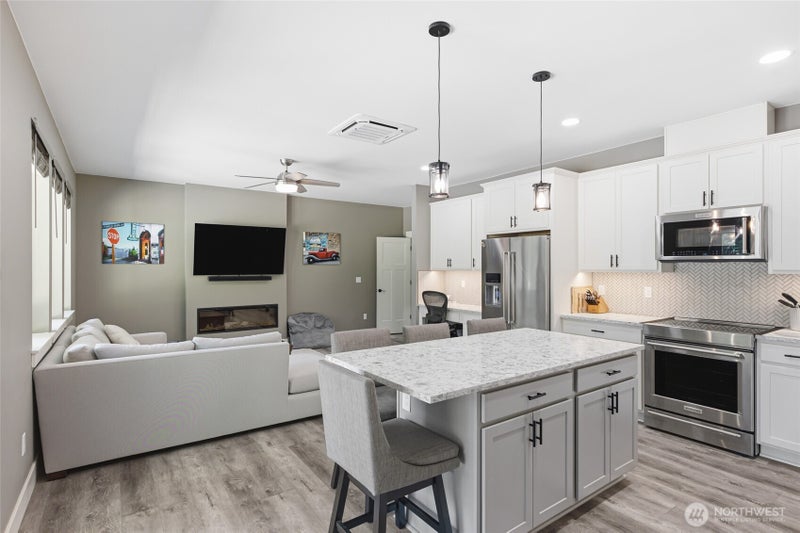811 Wadsworth Loop