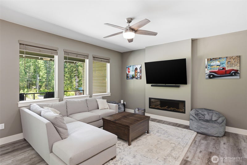 811 Wadsworth Loop