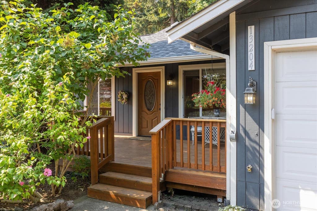 Photo of 13204 60th Drive SE, Everett, WA 98208 (MLS # 2574127)