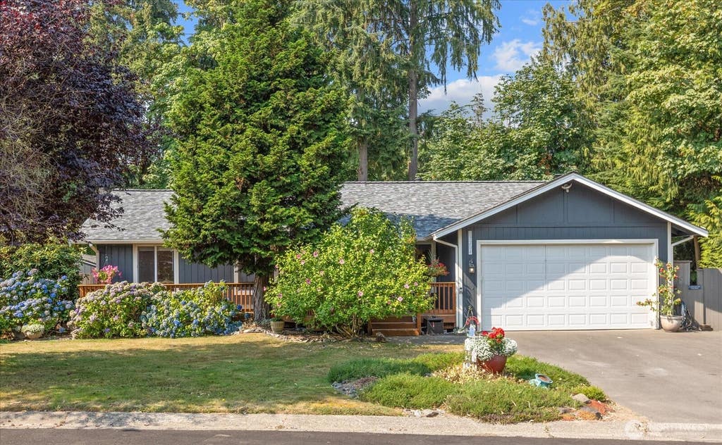 Photo of 13204 60th Drive SE, Everett, WA 98208 (MLS # 2574127)