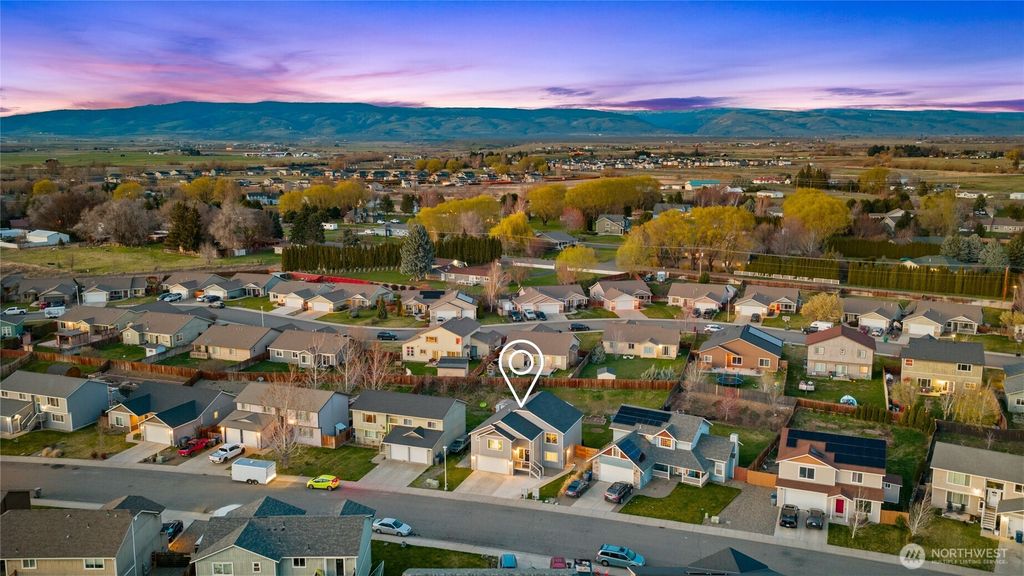 Photo of 1919 W Peakview Drive, Ellensburg, WA 98926 (MLS # 2499447)