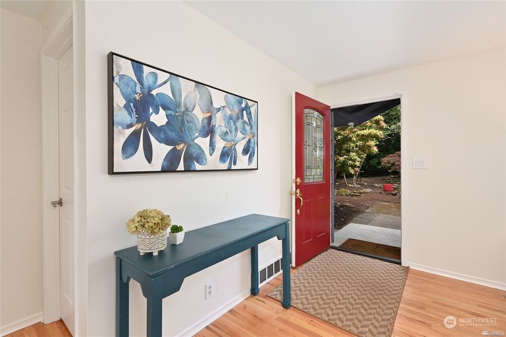 Photo of 10800 27th Avenue NE, Seattle, WA 98125 (MLS # 2152586)