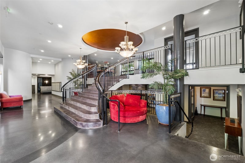323 Queen Anne Avenue N 711