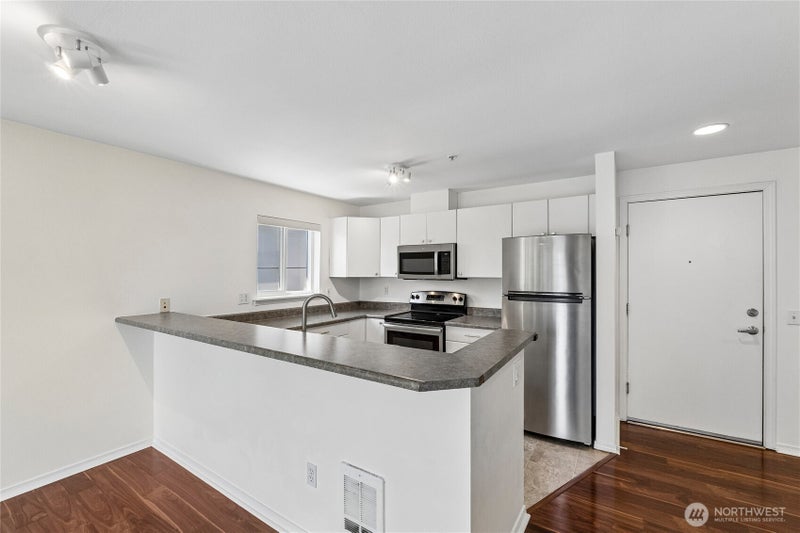 323 Queen Anne Avenue N 711