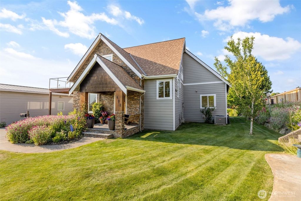 Photo of 402 Grandey Way NE, Renton, WA 98056 (MLS # 2386144)