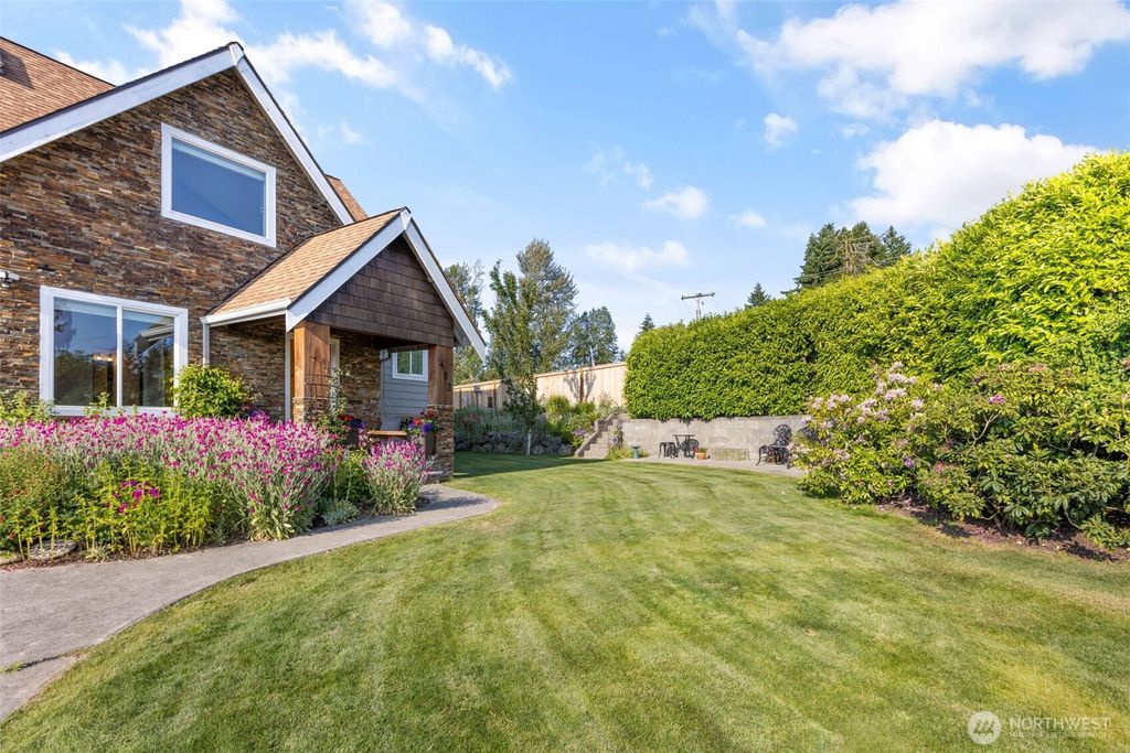 Photo of 402 Grandey Way NE, Renton, WA 98056 (MLS # 2386144)