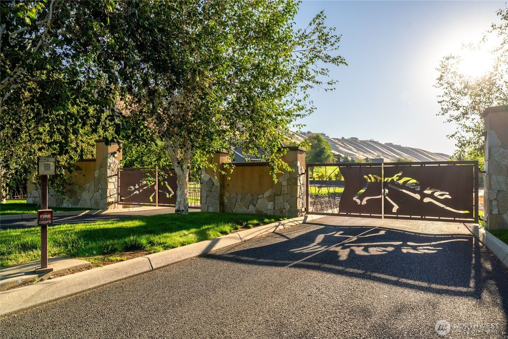 Photo of 3223 Martin Place, East Wenatchee, WA 98802 (MLS # 2493526)