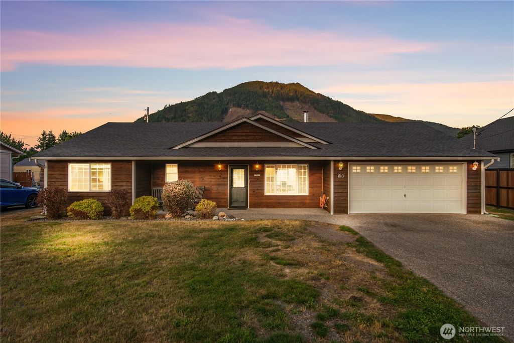 Photo of 810 Sauk Avenue, Darrington, WA 98241 (MLS # 2408438)