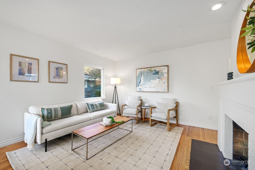 listing image 9367943127324996657