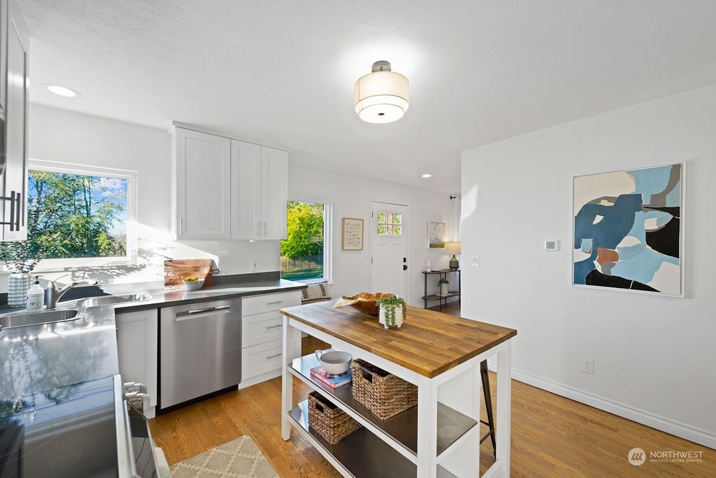 listing image 9366537113210999553