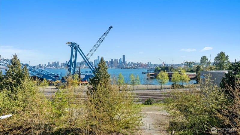 23 Harbor Avenue SW
