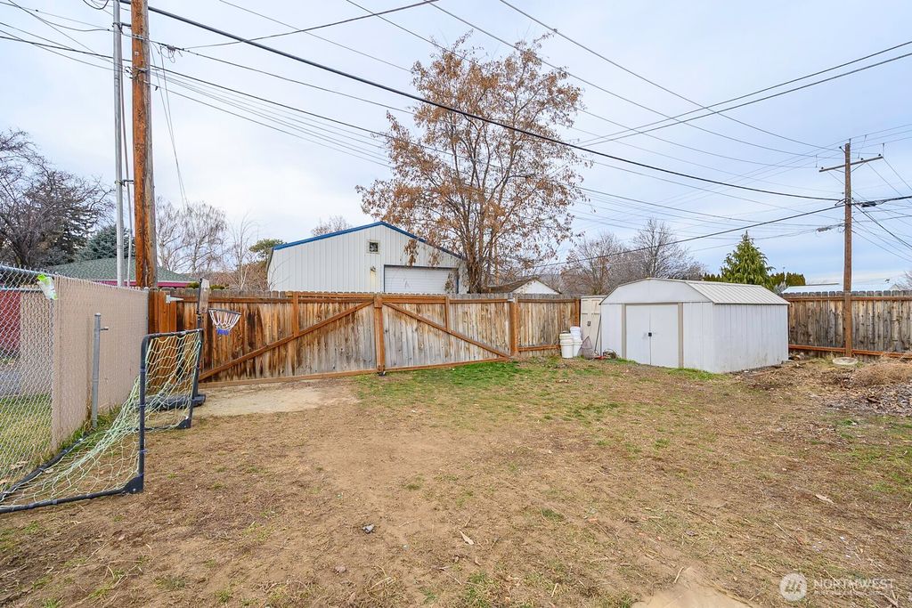 Photo of 247 NW D Street, Ephrata, WA 98823 (MLS # 2473342)