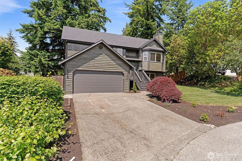 Photo of 236 S 316th Place, Federal Way, WA 98003 (MLS # 2380910)