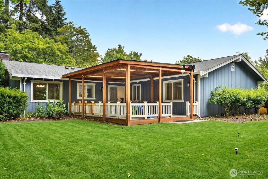 Photo of 11527 113th Place NE, Kirkland, WA 98033 (MLS # 2580276)