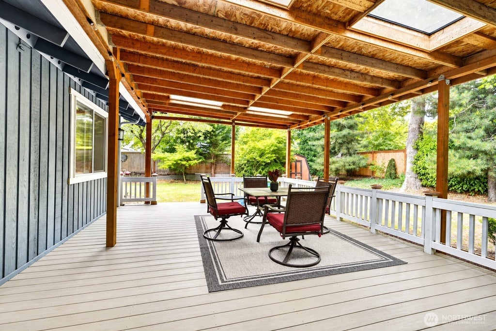 Photo of 11527 113th Place NE, Kirkland, WA 98033 (MLS # 2580276)