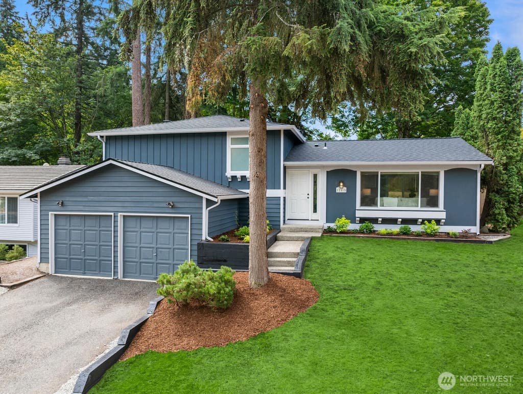 Photo of 12515 NE 137th Place, Kirkland, WA 98034 (MLS # 2558782)