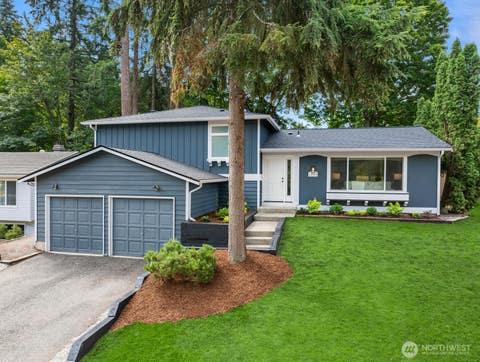 Photo of 12515 NE 137th Place, Kirkland, WA 98034 (MLS # 2558782)