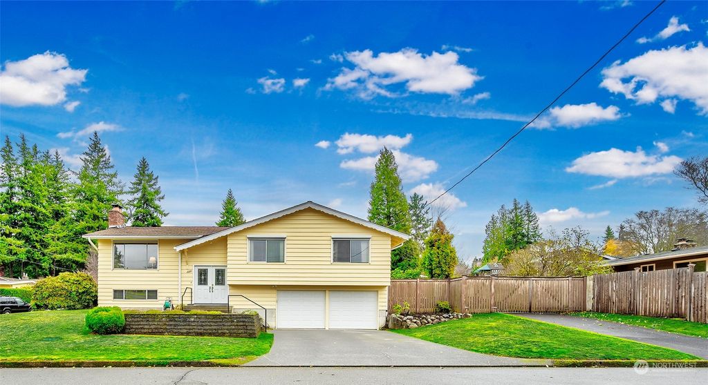 Photo of 2206 142 Avenue SE, Bellevue, WA 98007 (MLS # 2181966)