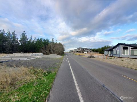 Photo of 405 17th Street SW, Long Beach, WA 98631 (MLS # 2191213)