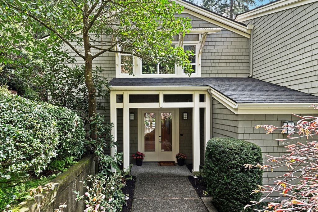 Photo of 4528 110th Ave NE Ave, Kirkland, WA 98033 (MLS # 2218323)