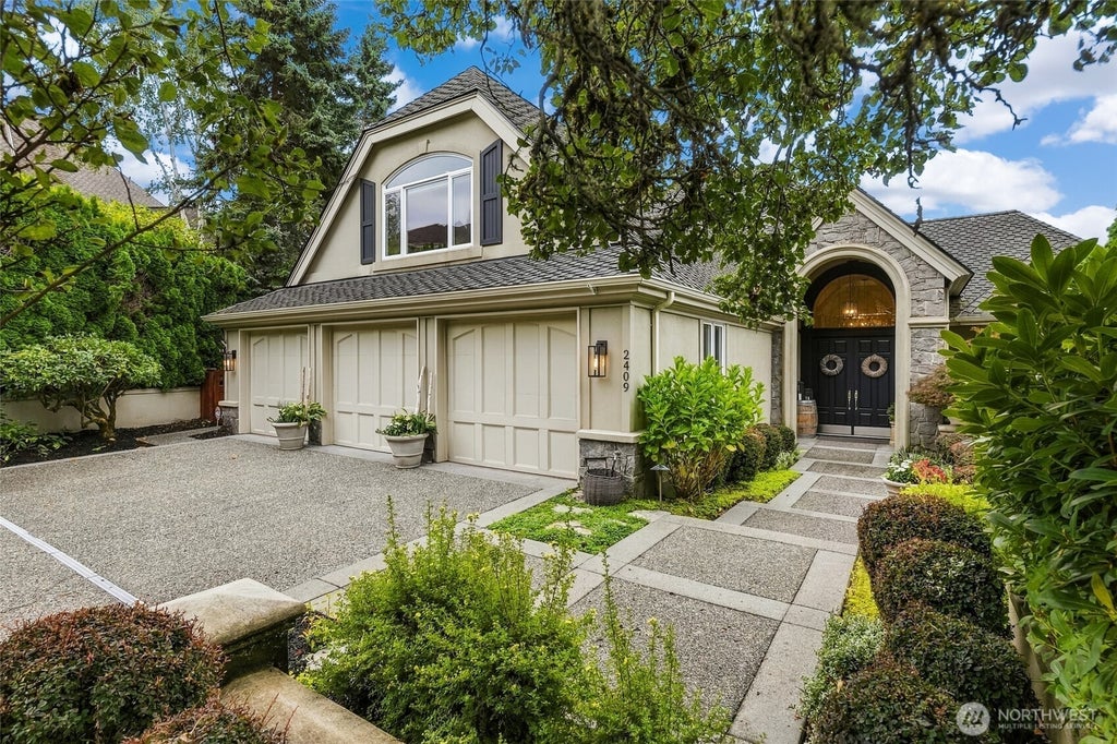 Photo of 2409 196th Avenue SE, Sammamish, WA 98075 (MLS # 2581648)