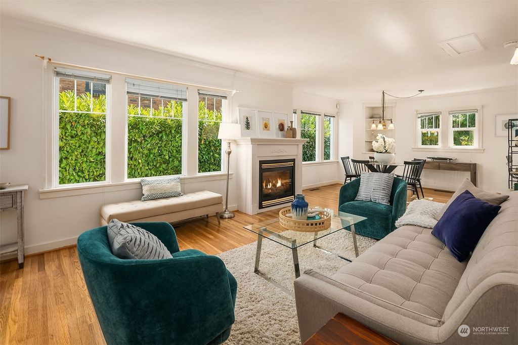 Photo of 4705 45th Avenue NE, Seattle, WA 98105 (MLS # 2125205)