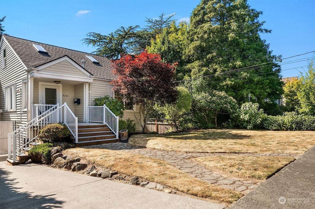 Photo of 4705 45th Avenue NE, Seattle, WA 98105 (MLS # 2125205)