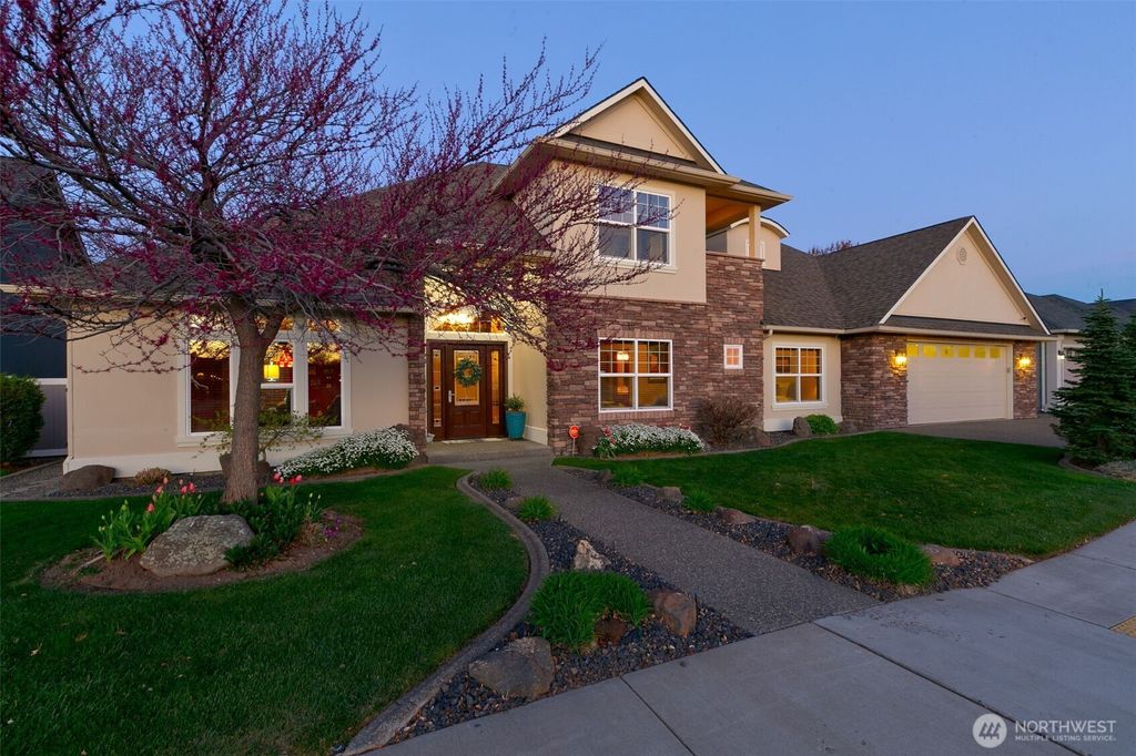 Photo of 2205 S 88th Avenue, Yakima, WA 98903 (MLS # 2488724)