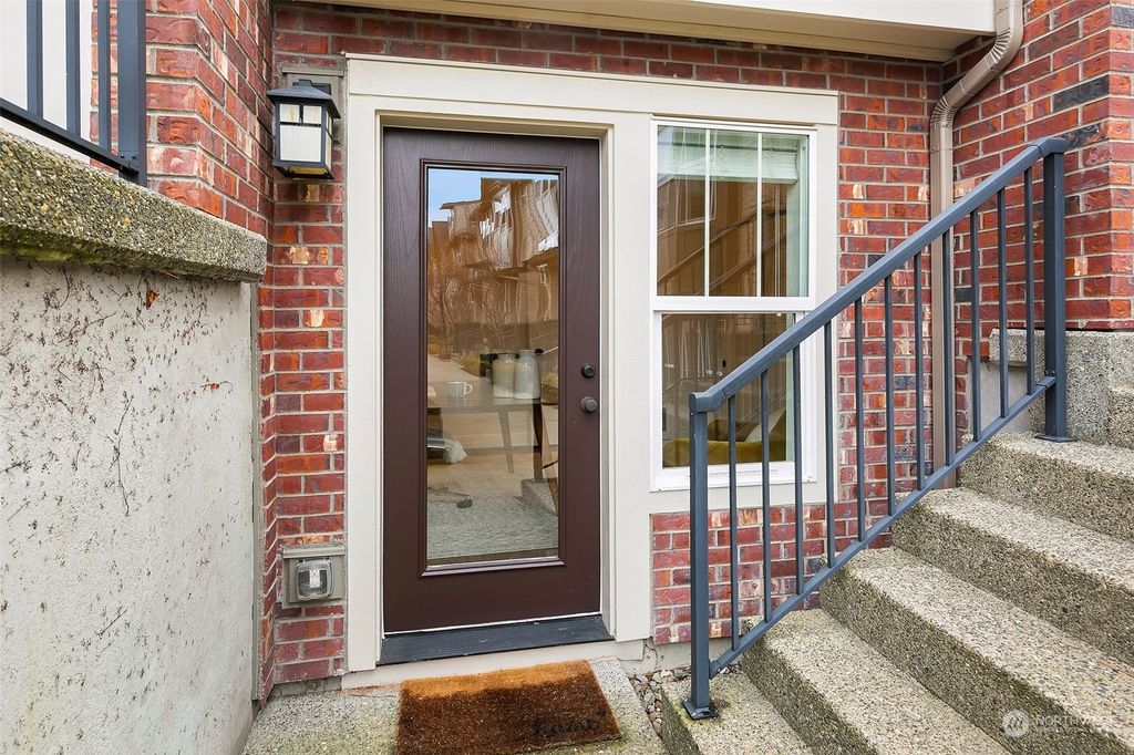 Photo of 1324 Chelsea Walk Walk NE #9.3, Issaquah, WA 98029 (MLS # 2206435)