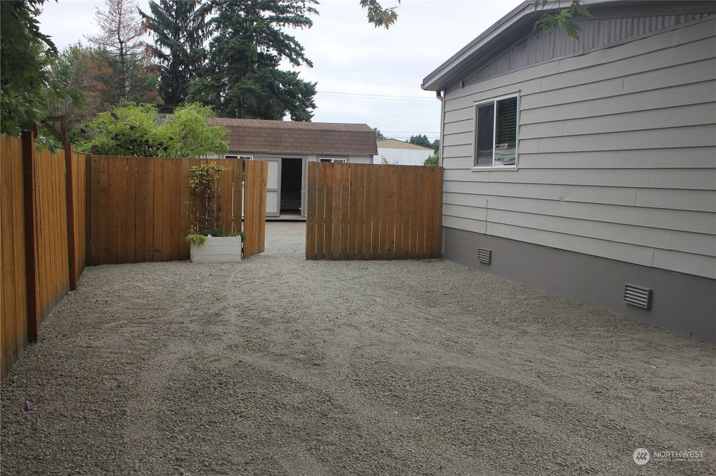 Photo of 50 11th Avenue N, Algona, WA 98001 (MLS # 2149953)