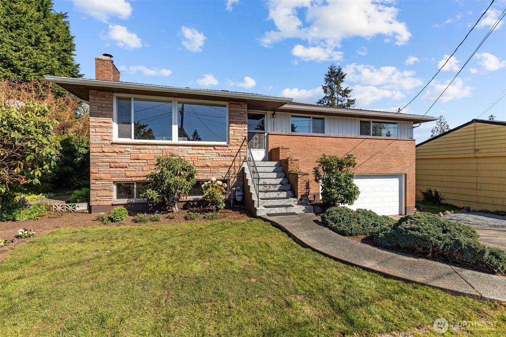 Photo of 10024 36th Avenue SW, Seattle, WA 98146 (MLS # 2355654)