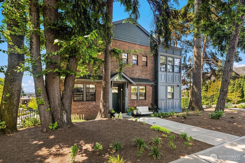 Photo of 901 W McGraw Street #6, Seattle, WA 98119 (MLS # 2490702)