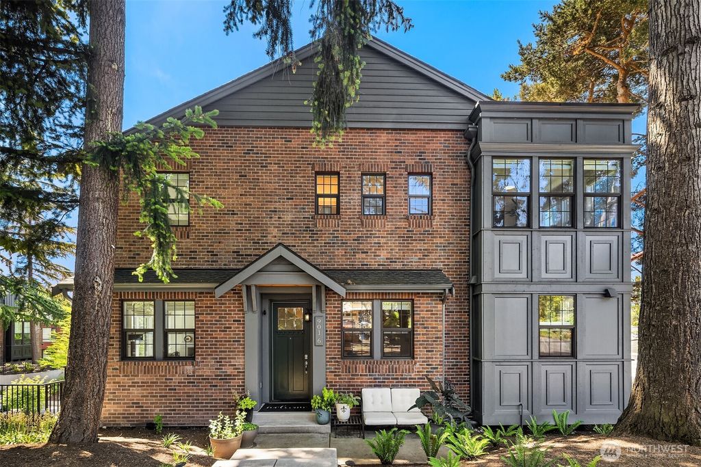 Photo of 901 W McGraw Street #6, Seattle, WA 98119 (MLS # 2490702)