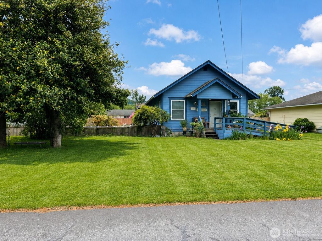 Photo of 419 Sterling Street, Sedro Woolley, WA 98284 (MLS # 2525819)