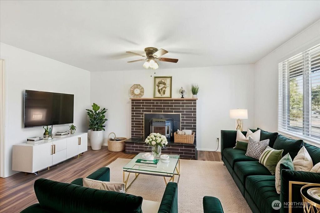 Photo of 1107 S Spruce Street S, Burlington, WA 98233 (MLS # 2470935)