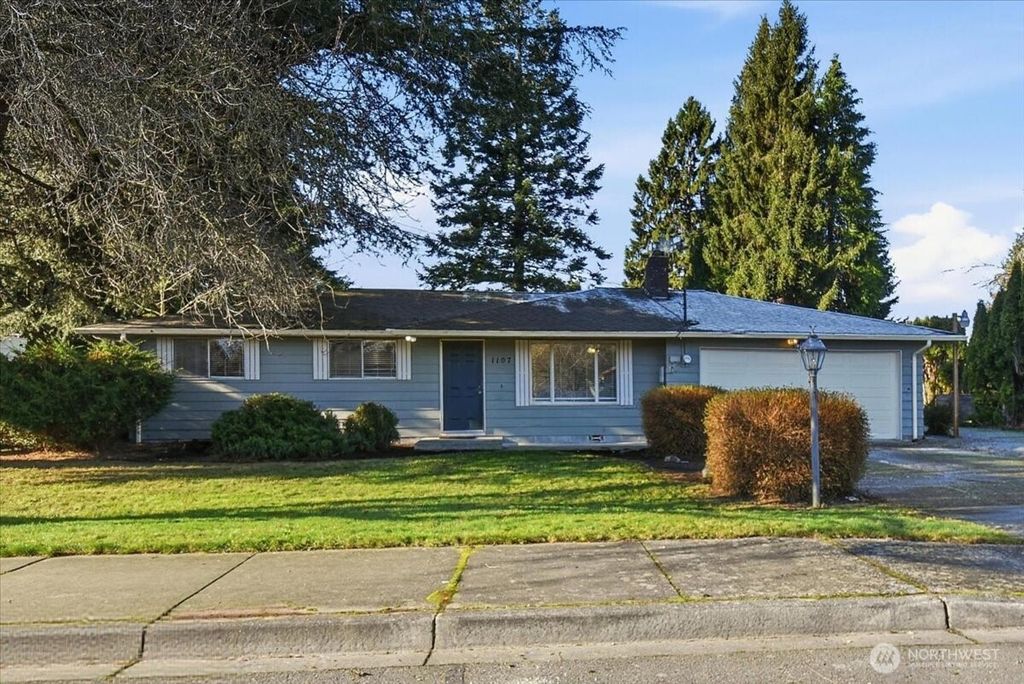 Photo of 1107 S Spruce Street S, Burlington, WA 98233 (MLS # 2470935)