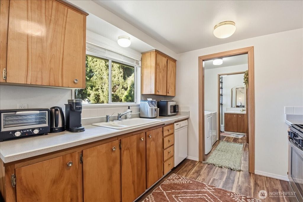 Photo of 1107 S Spruce Street S, Burlington, WA 98233 (MLS # 2470935)