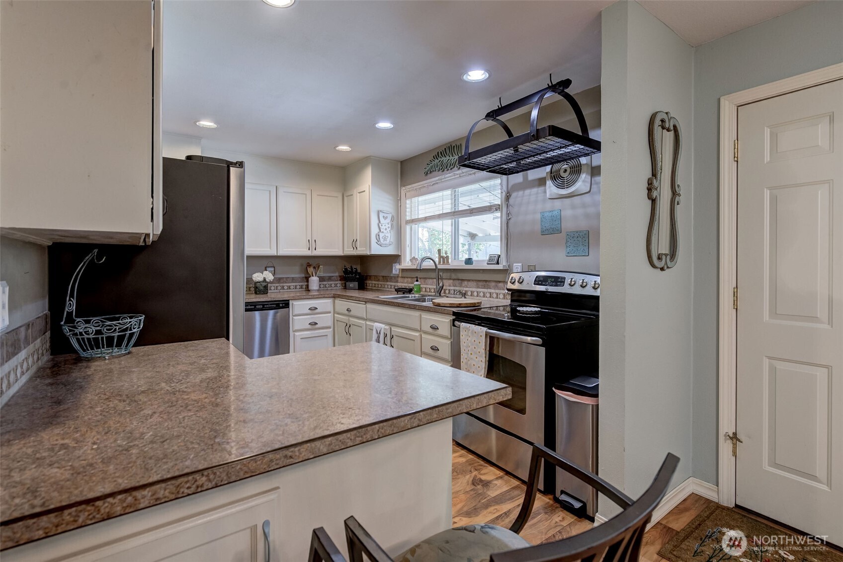 East Wenatchee, Washington 98802, United States, 4 Bedrooms Bedrooms, ,2 BathroomsBathrooms,Residential,Active,183349