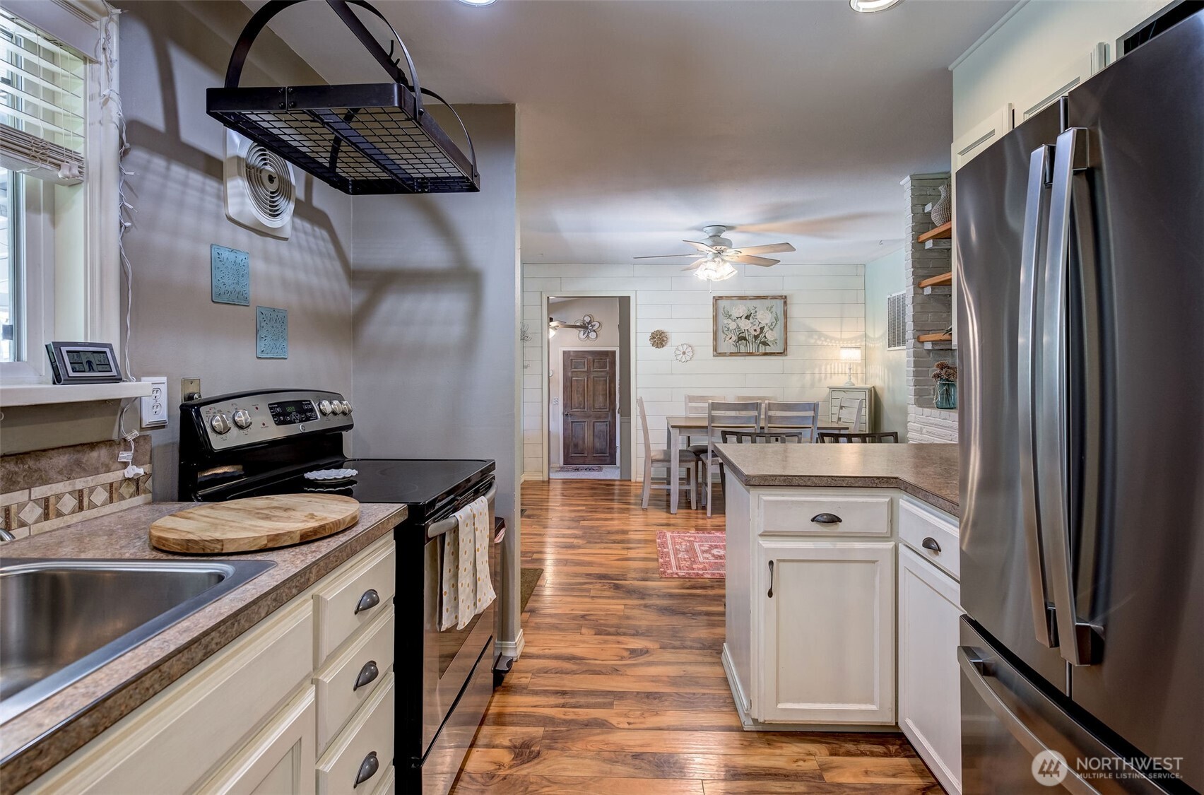 East Wenatchee, Washington 98802, United States, 4 Bedrooms Bedrooms, ,2 BathroomsBathrooms,Residential,Active,183349