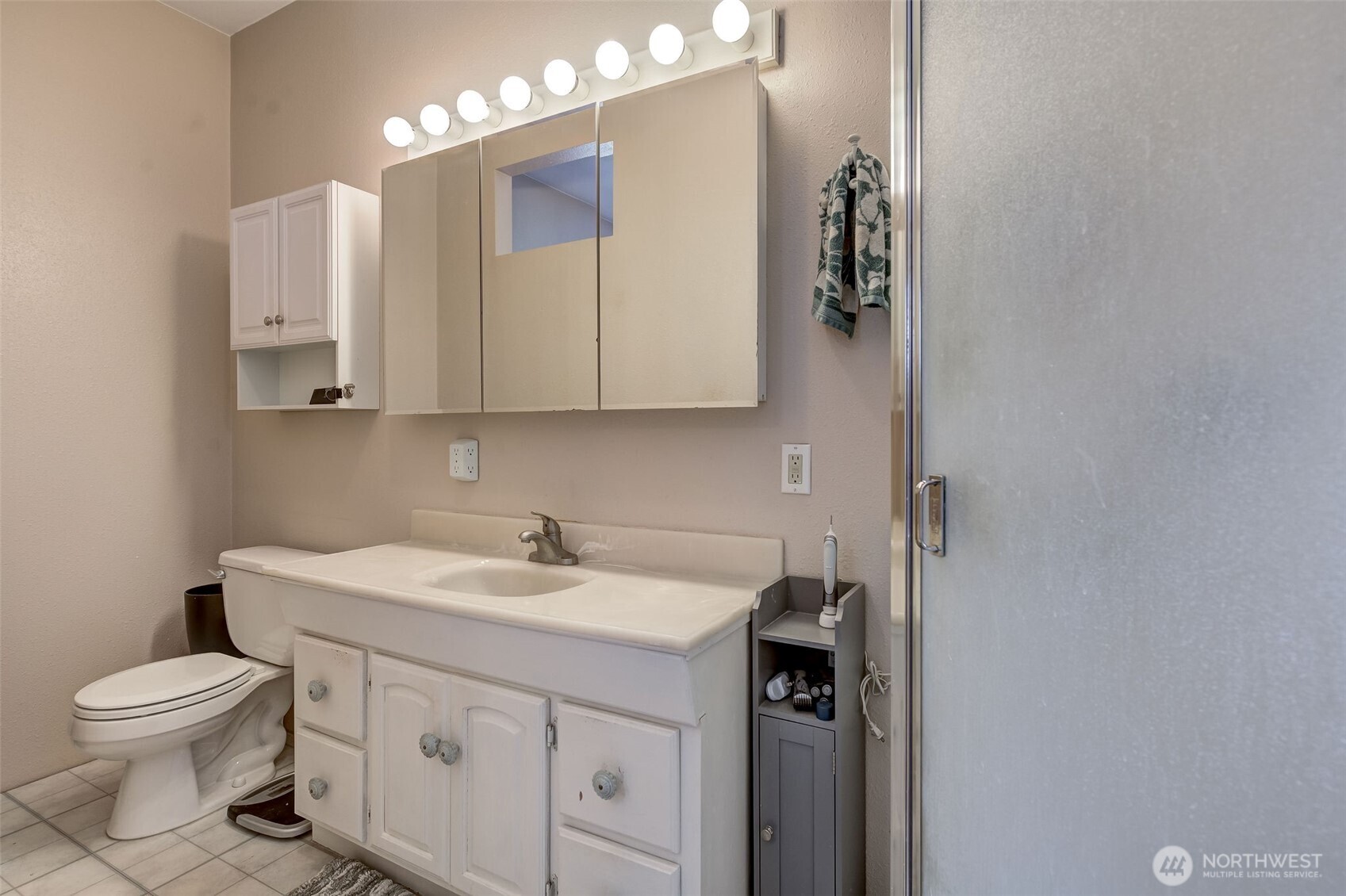 East Wenatchee, Washington 98802, United States, 4 Bedrooms Bedrooms, ,2 BathroomsBathrooms,Residential,Active,183349