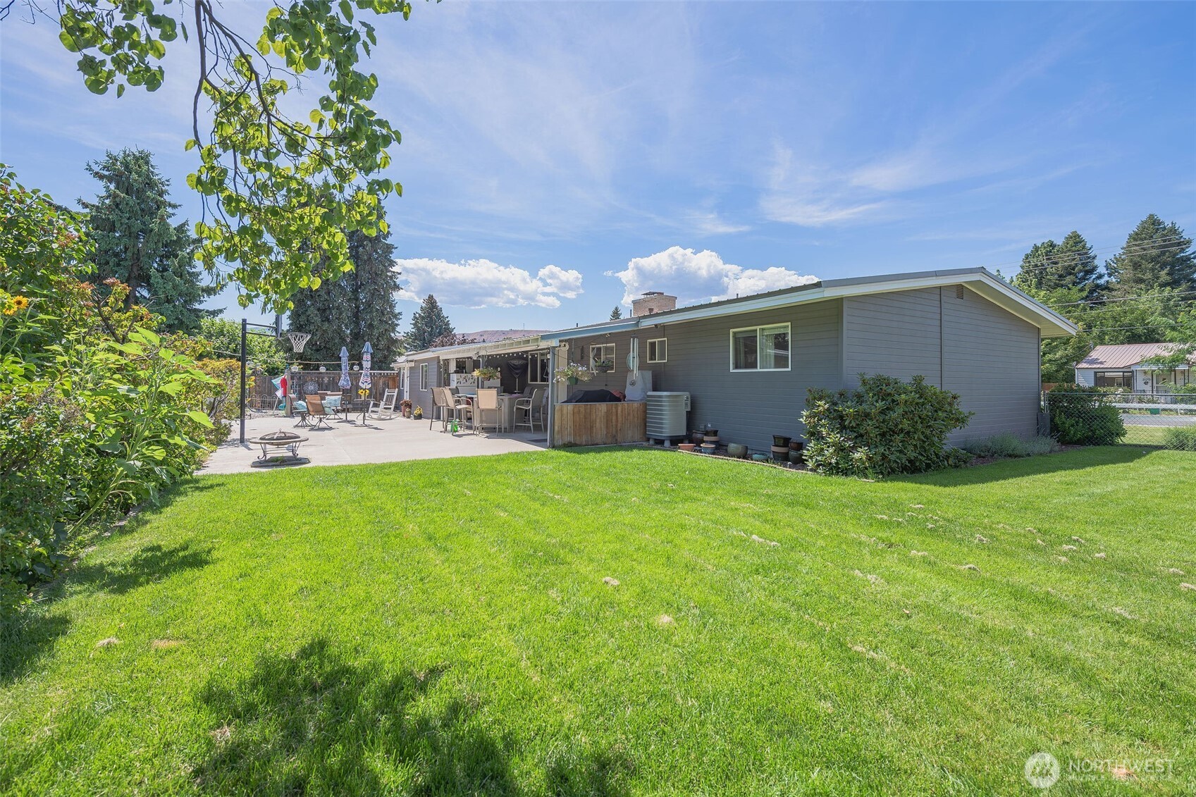 East Wenatchee, Washington 98802, United States, 4 Bedrooms Bedrooms, ,2 BathroomsBathrooms,Residential,Active,183349