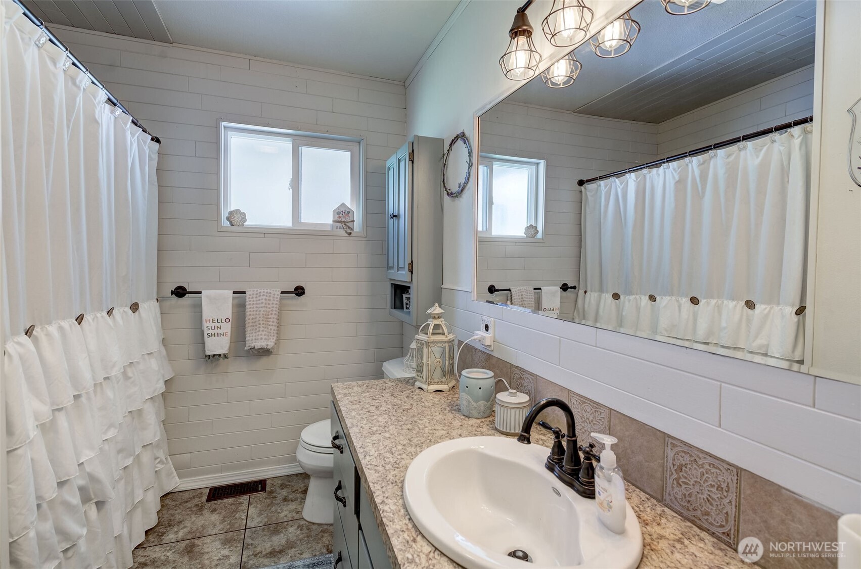 East Wenatchee, Washington 98802, United States, 4 Bedrooms Bedrooms, ,2 BathroomsBathrooms,Residential,Active,183349