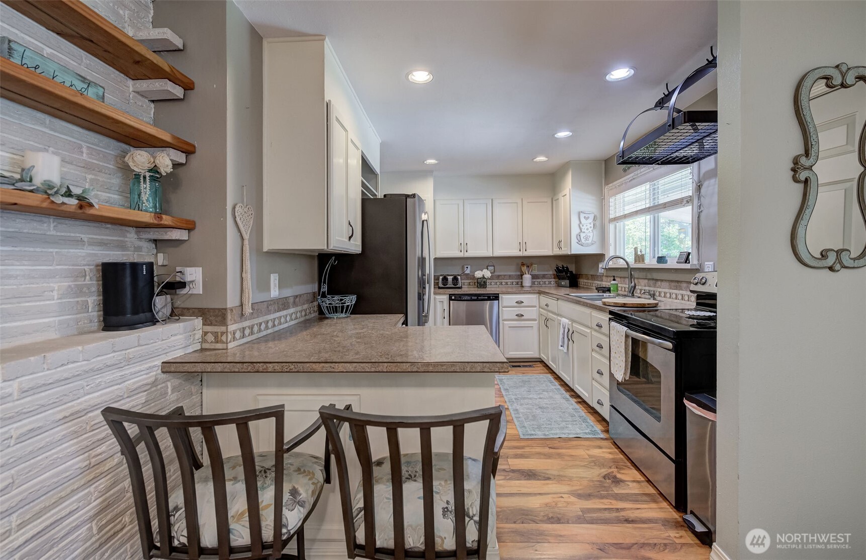 East Wenatchee, Washington 98802, United States, 4 Bedrooms Bedrooms, ,2 BathroomsBathrooms,Residential,Active,183349