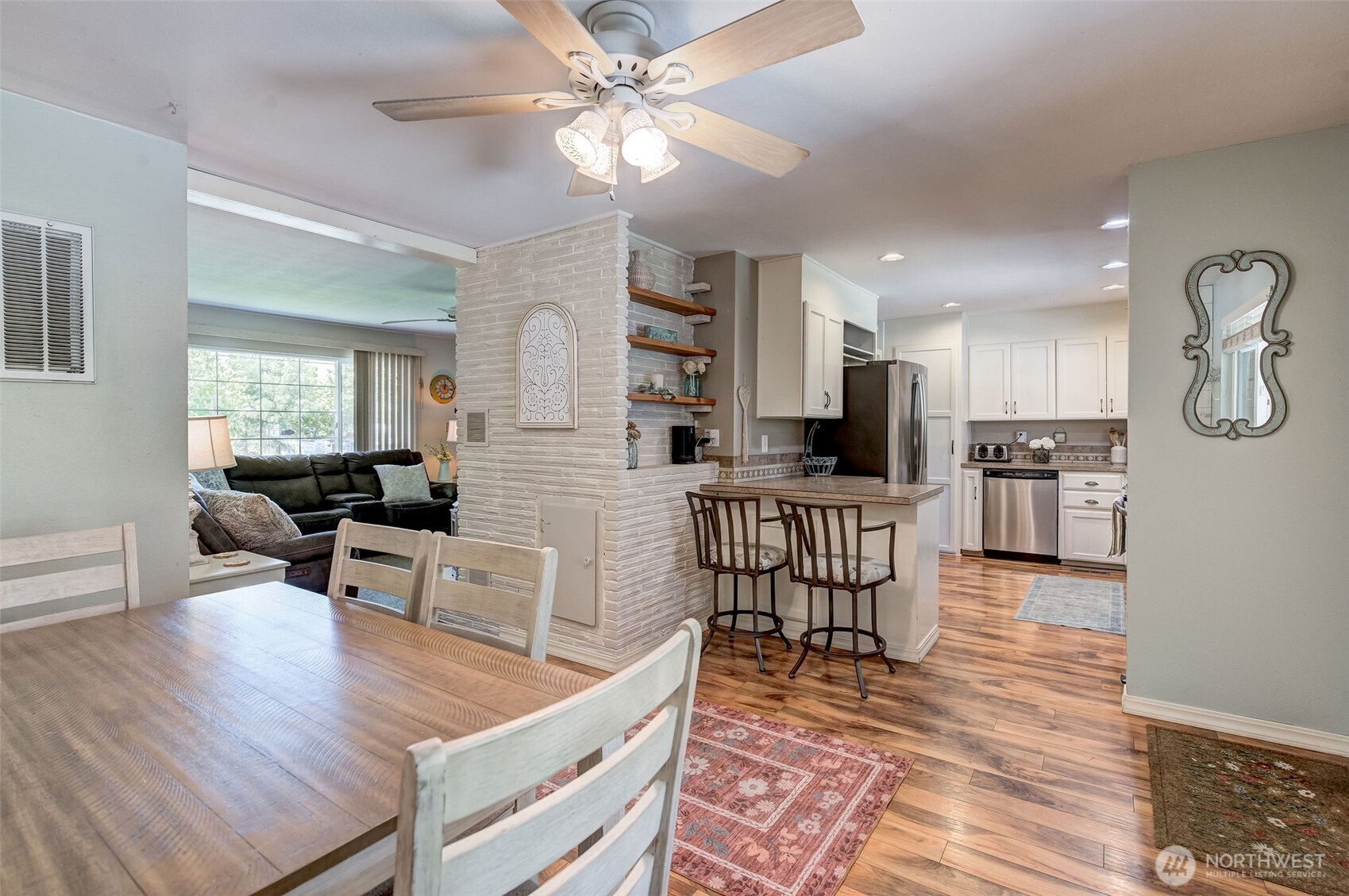 East Wenatchee, Washington 98802, United States, 4 Bedrooms Bedrooms, ,2 BathroomsBathrooms,Residential,Active,183349